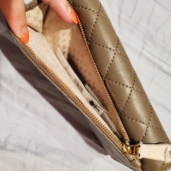 Brand new DKNY wallet - Picture 2 of 4